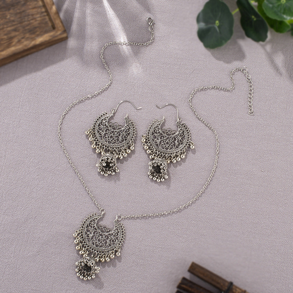 Conjunto de pendientes y collar retro bohemios con campanas