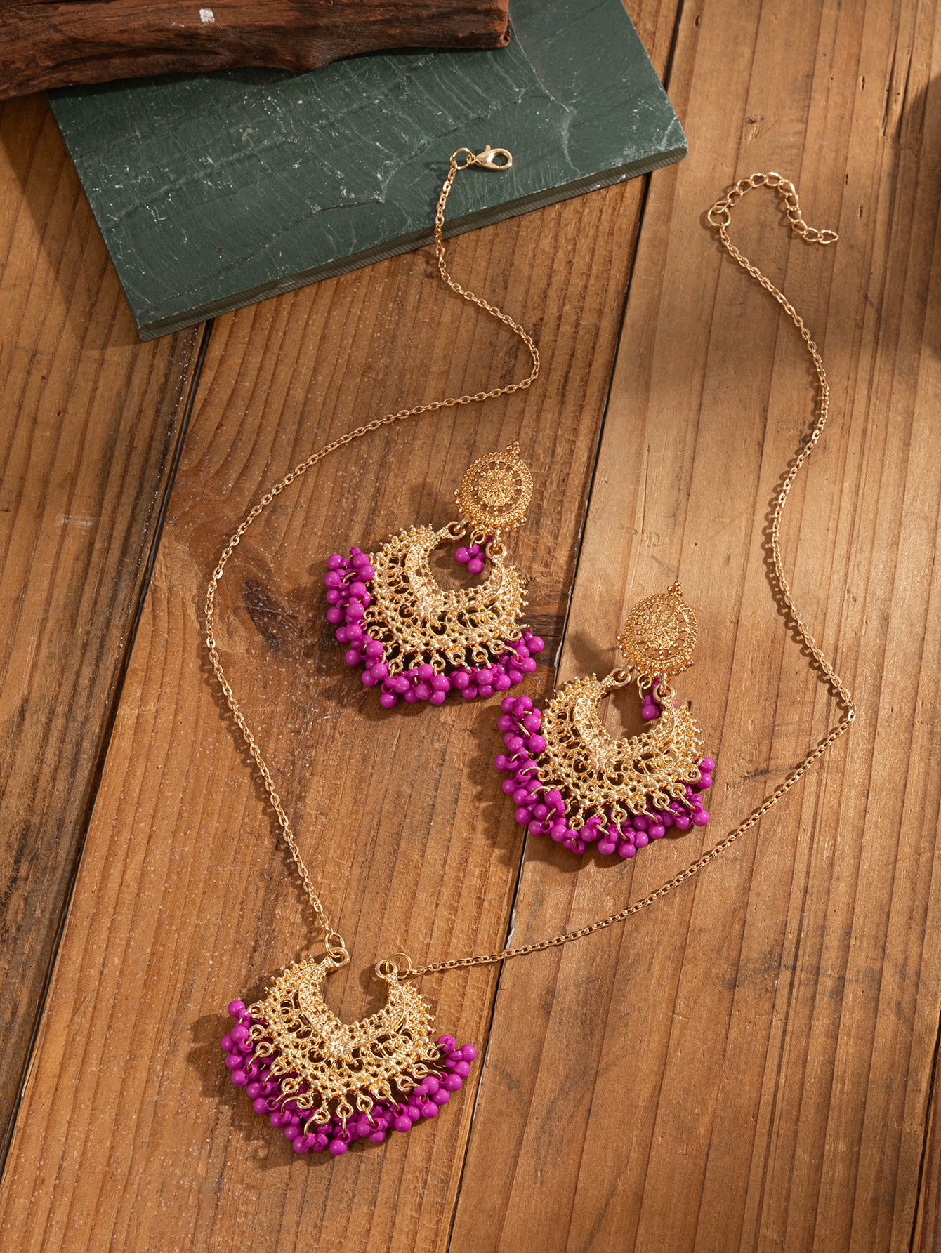Conjunto de pendientes y collar retro bohemios con campanas