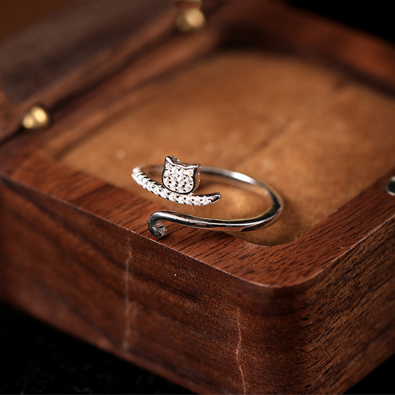 Anillo ajustable de cola de gato de circonita
