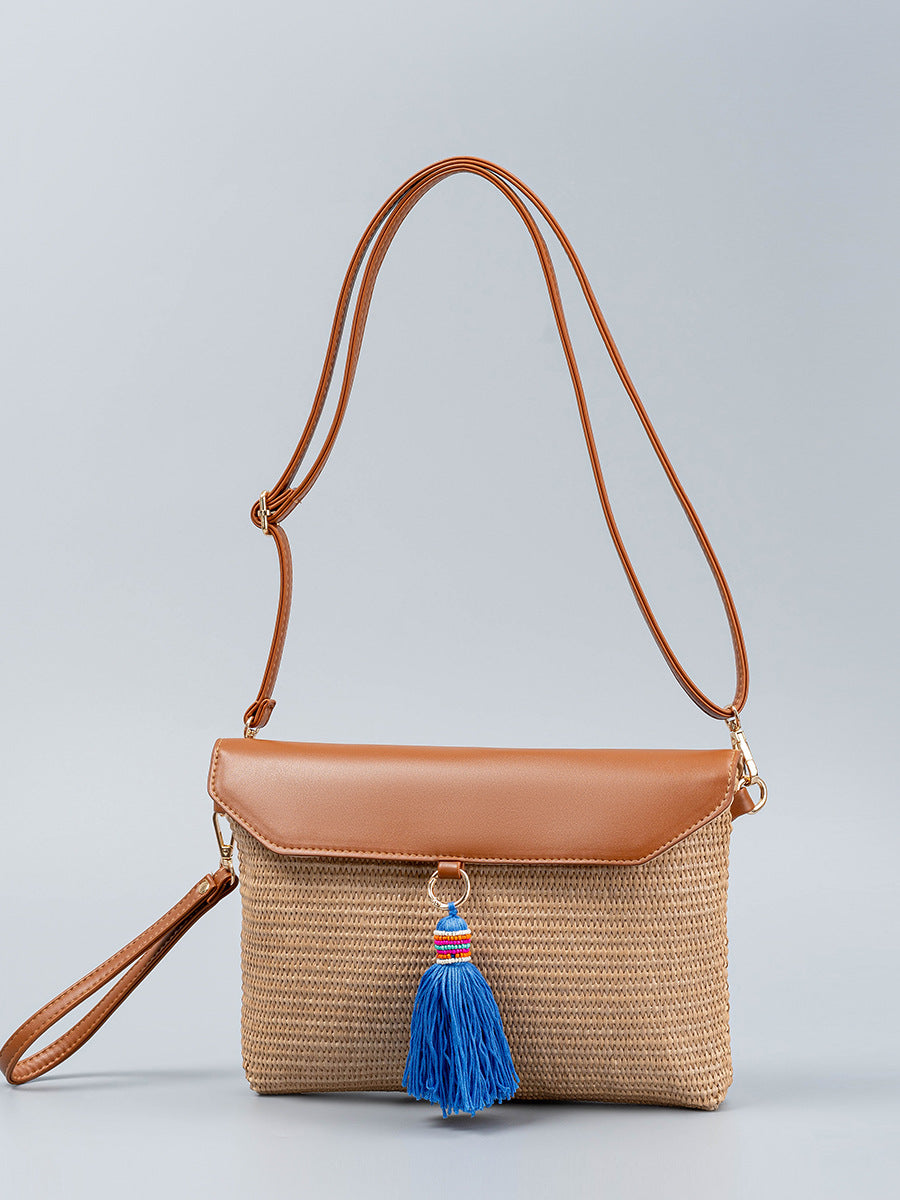Bolso de hombro de paja tejido con borla