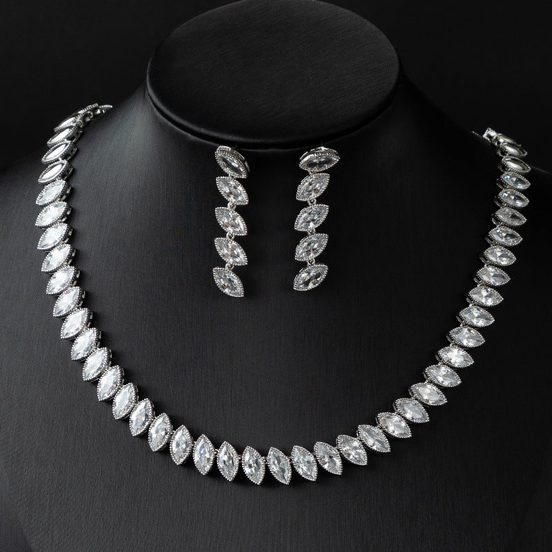 Pendientes y joyas de collar