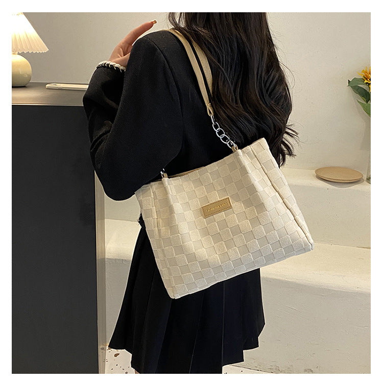 Large-capacity women?s shoulder bag