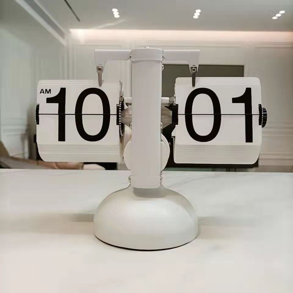 Reloj de escritorio retro automático con movimiento de cuarzo