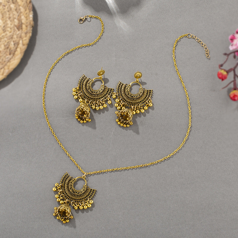 Conjunto de pendientes y collar retro bohemios con campanas