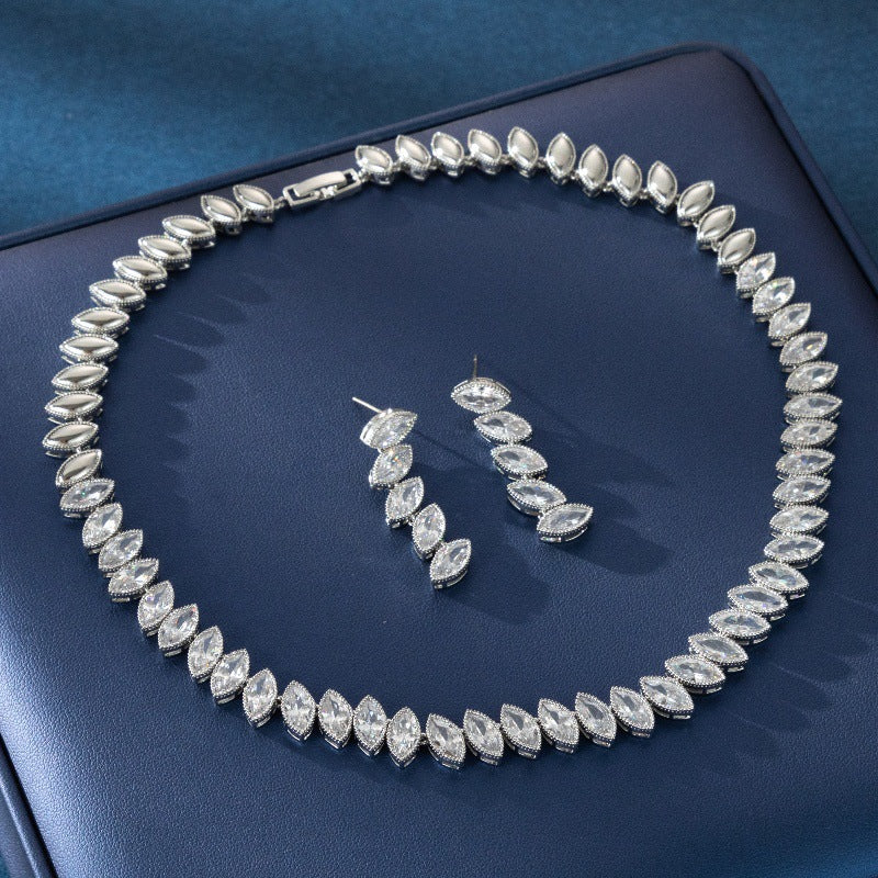 Pendientes y joyas de collar