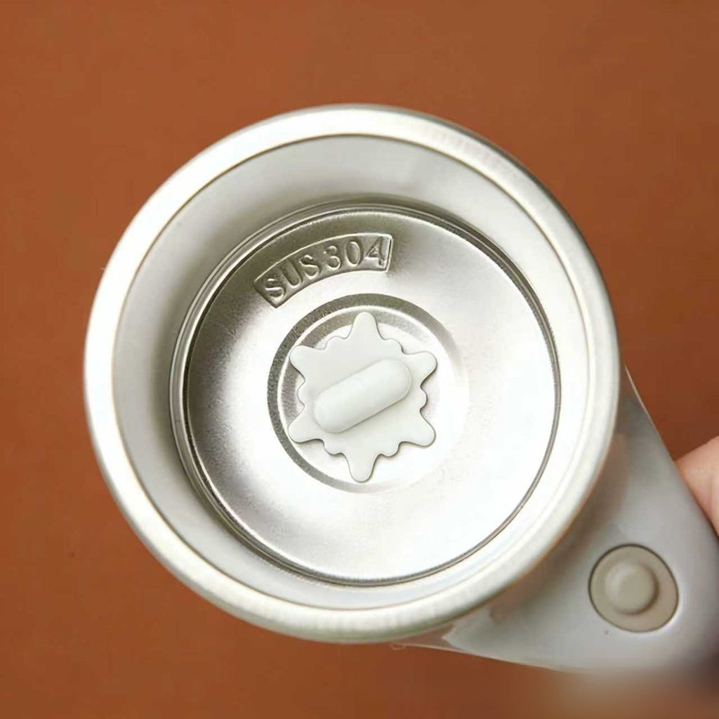 Taza de café con revuelva magnética automática