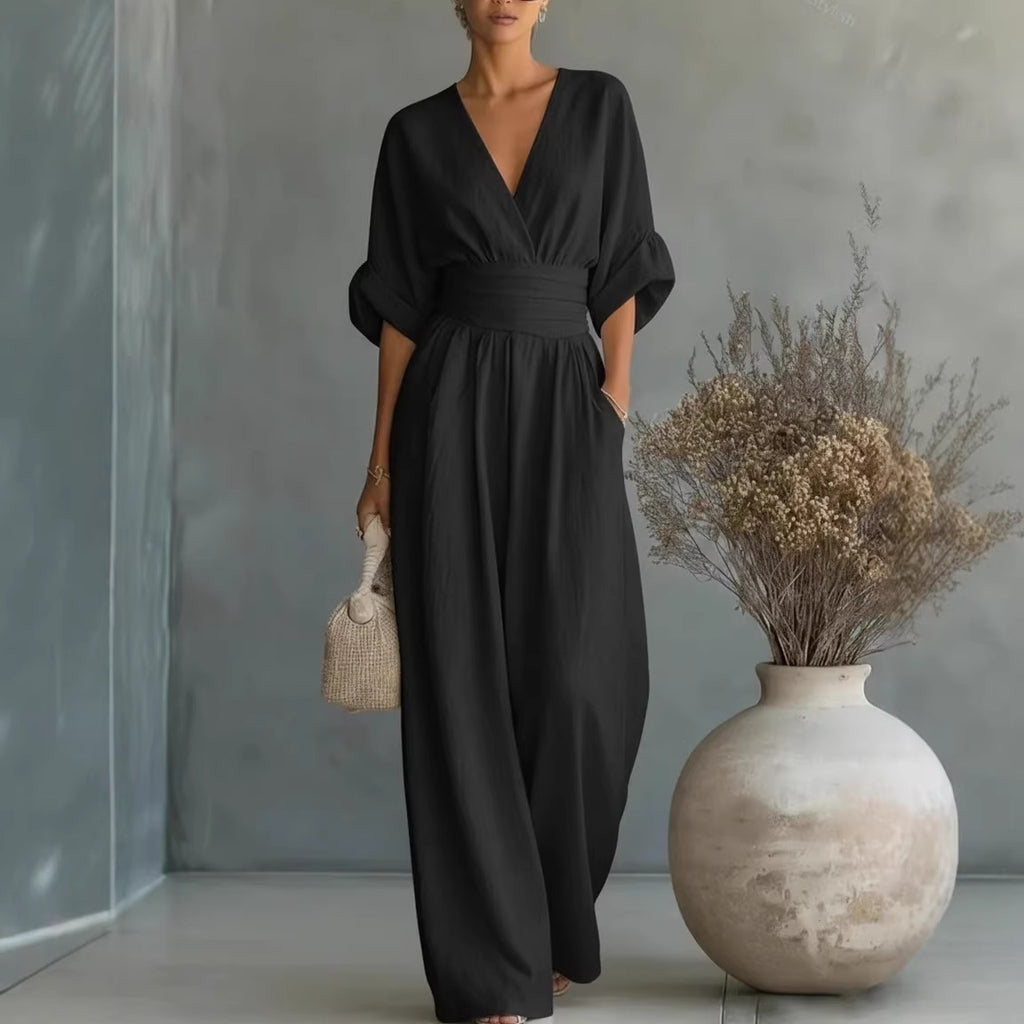 Elegante mono de mujer con cuello en V y cintura