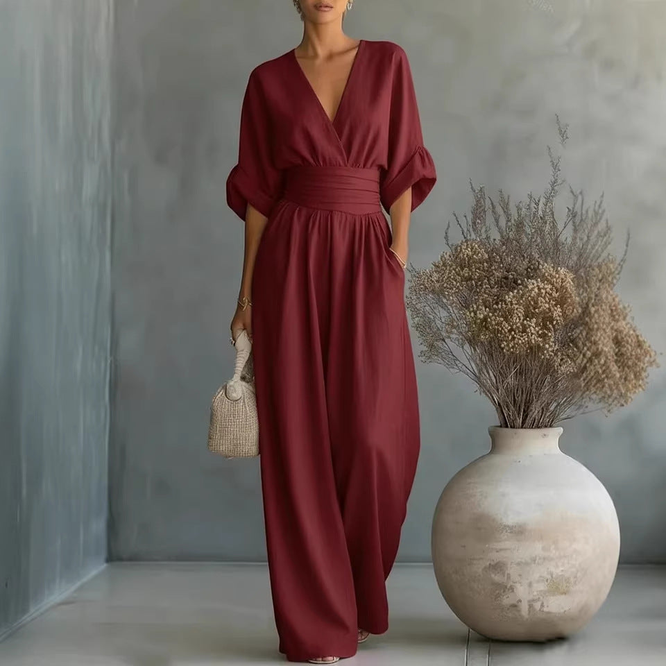 Elegante mono de mujer con cuello en V y cintura
