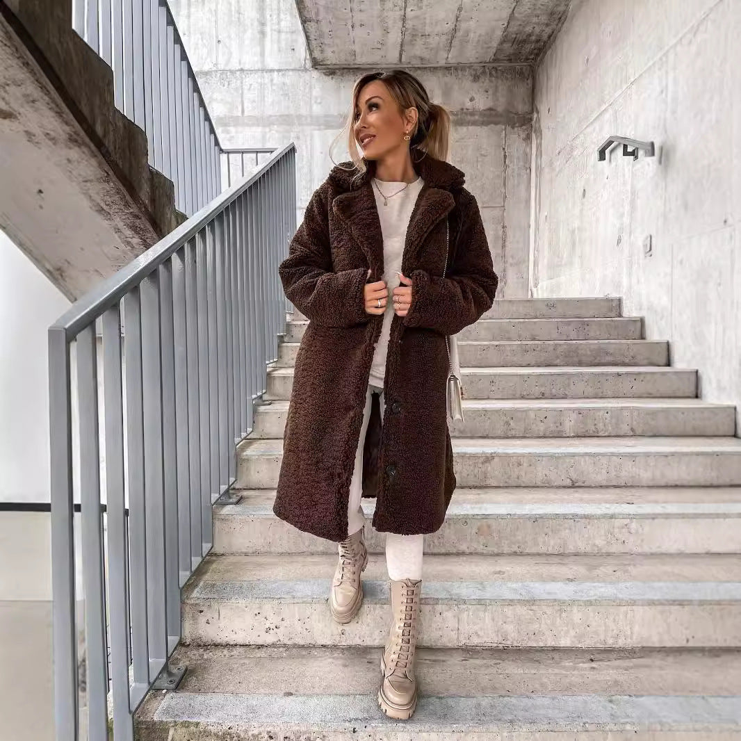 Abrigo largo de felpa con solapa para mujer