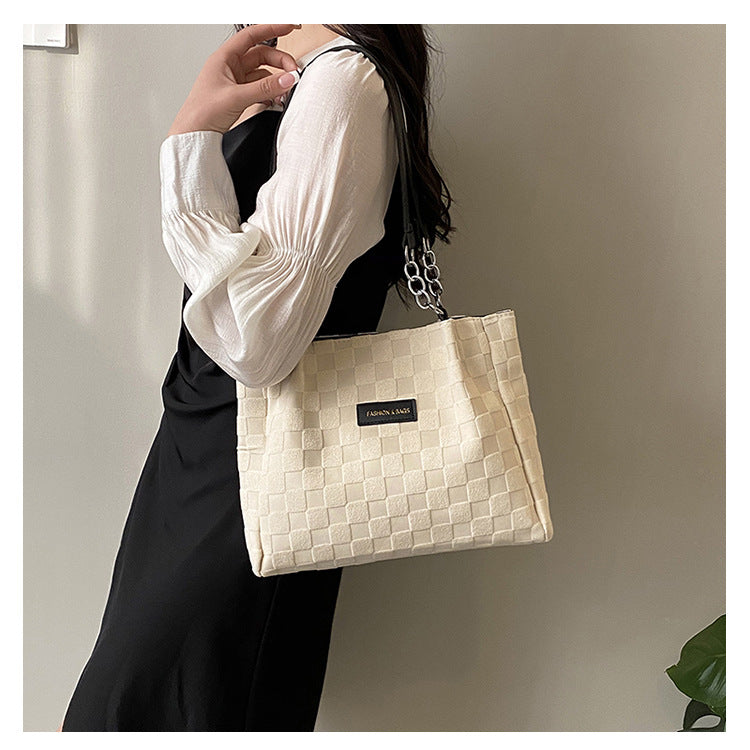 Large-capacity women?s shoulder bag