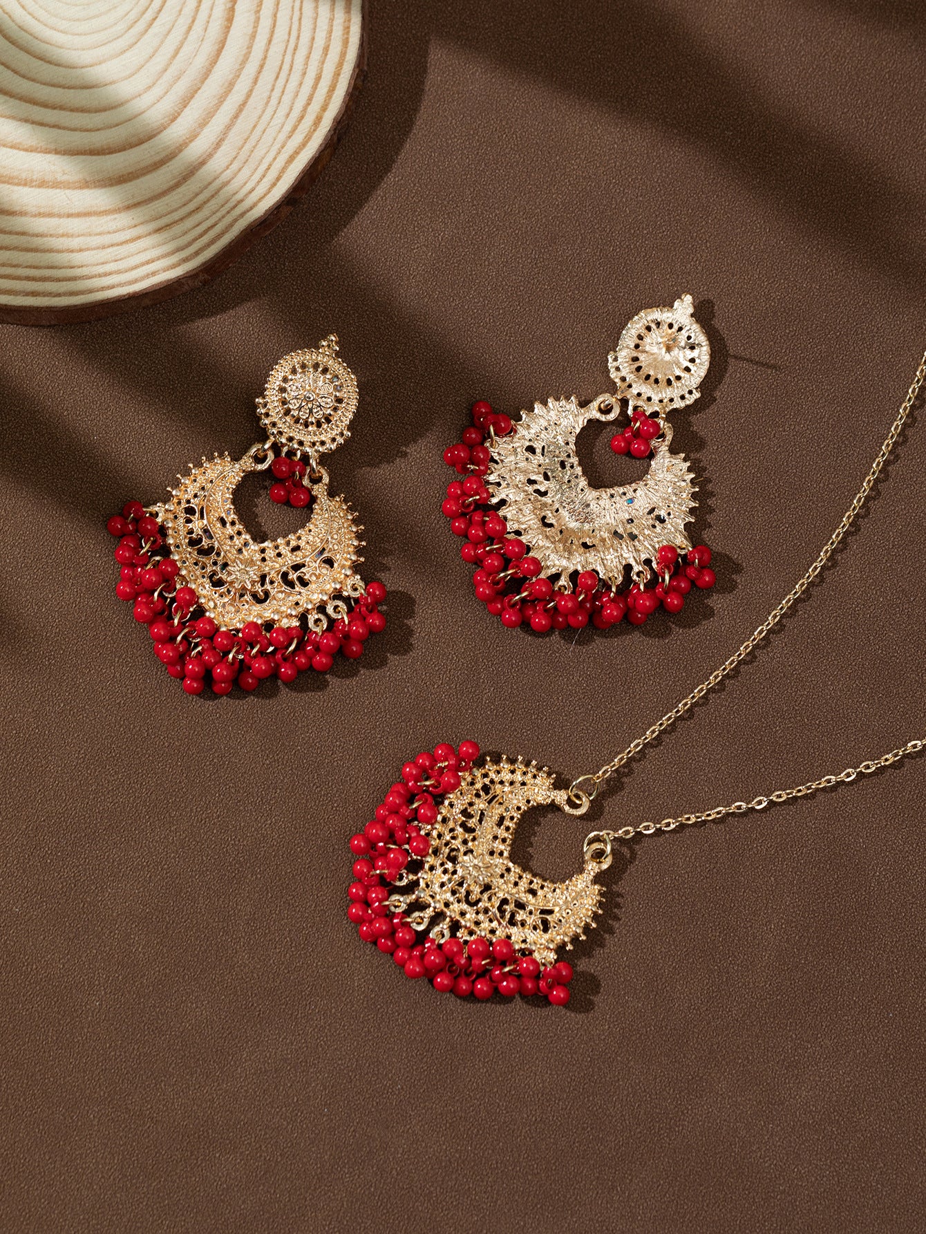 Conjunto de pendientes y collar retro bohemios con campanas