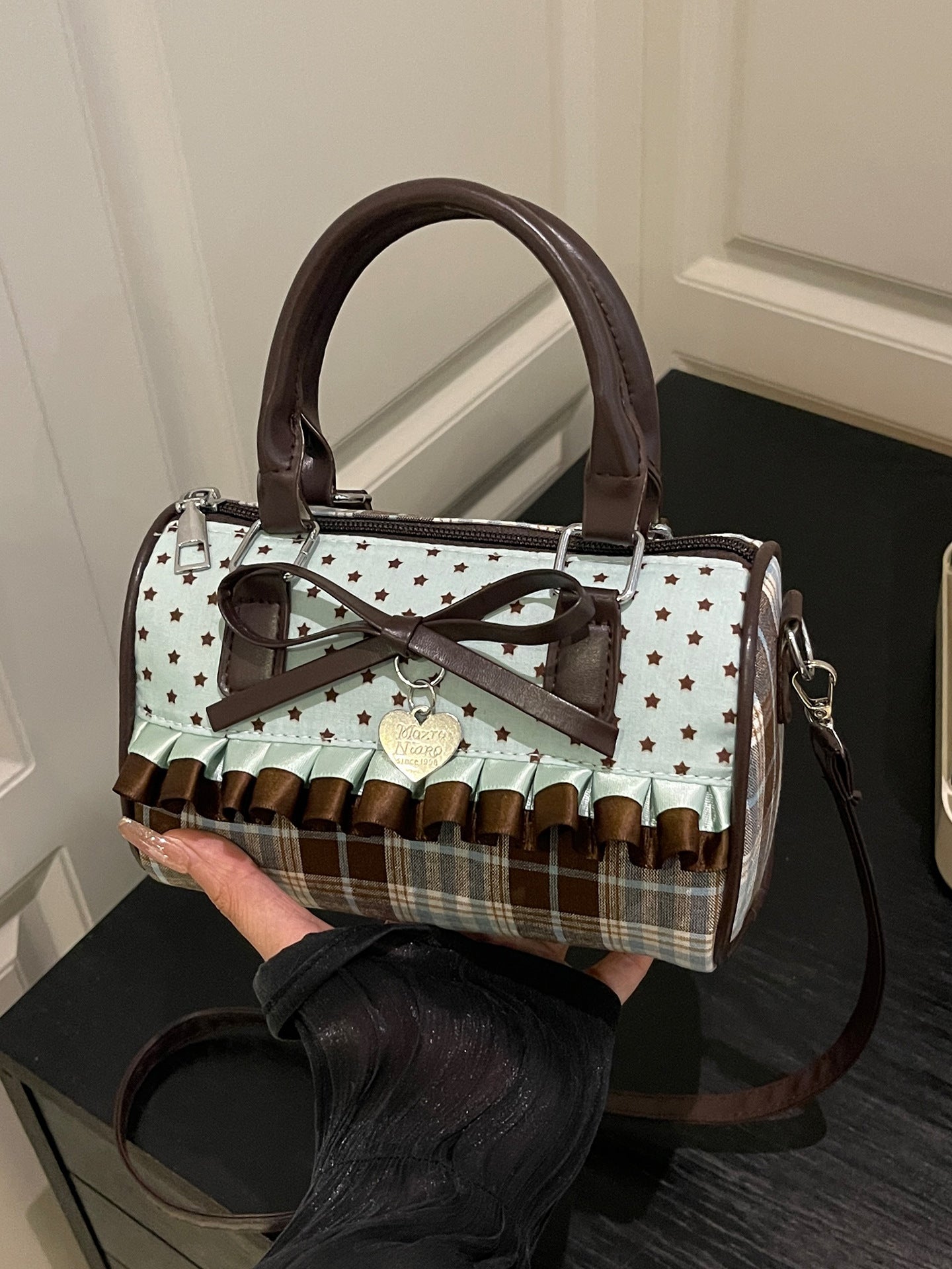 Bolso con detalle de lazo