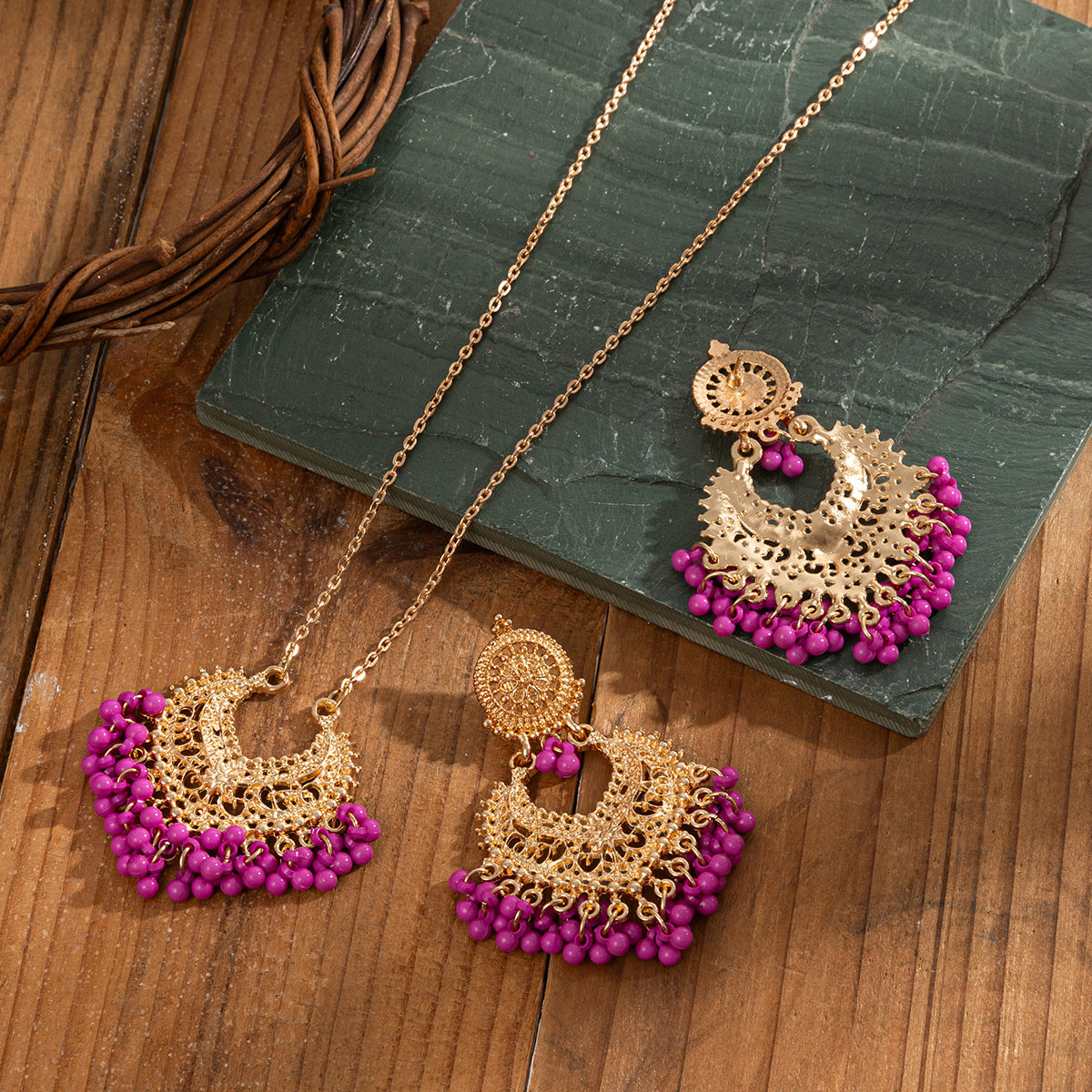 Conjunto de pendientes y collar retro bohemios con campanas