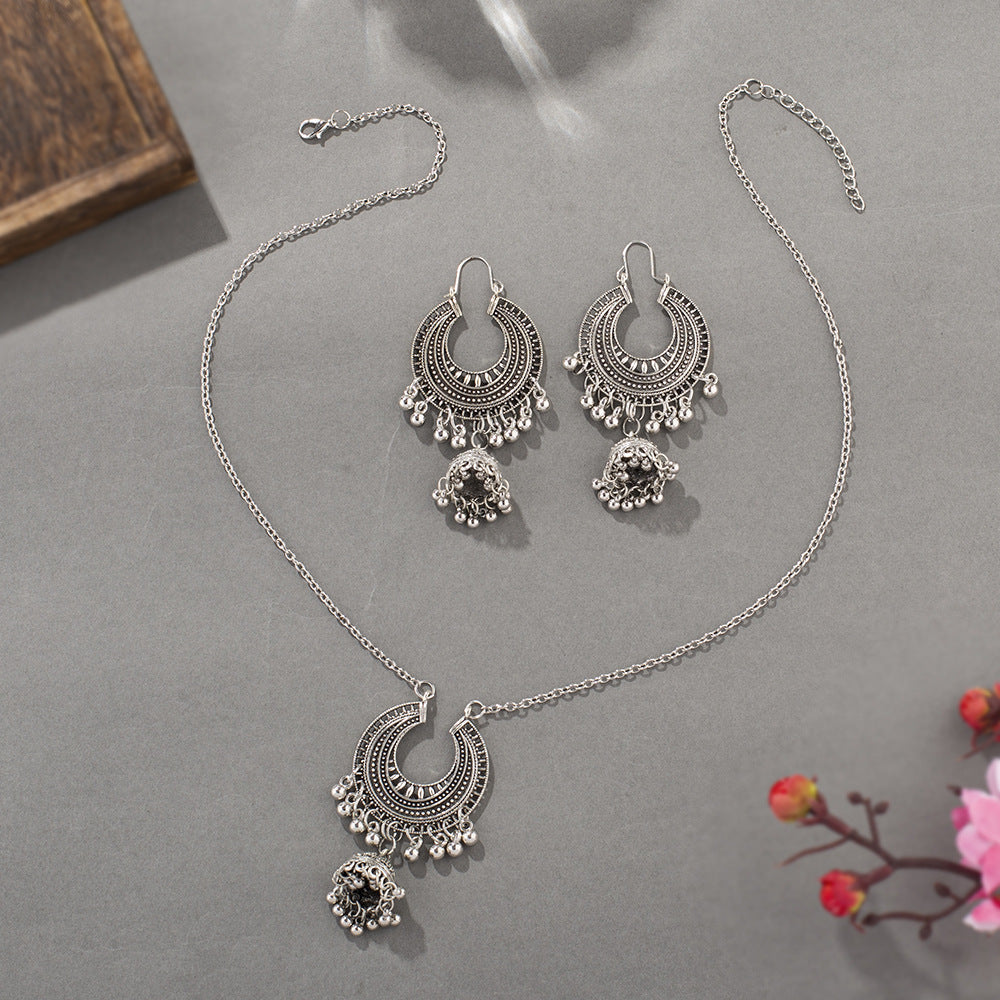 Conjunto de pendientes y collar retro bohemios con campanas