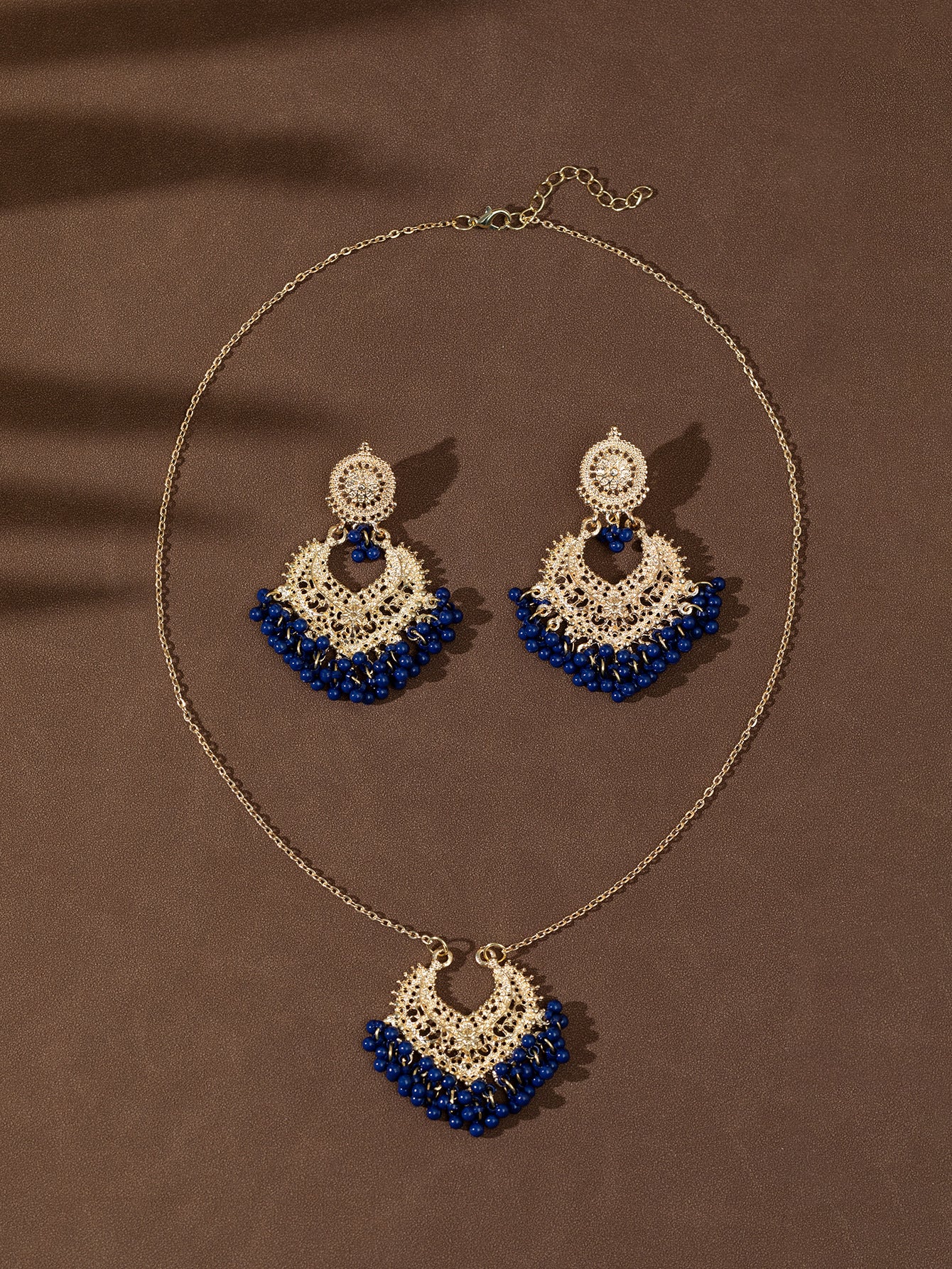 Conjunto de pendientes y collar retro bohemios con campanas