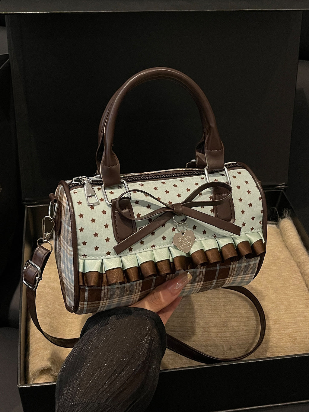 Bolso con detalle de lazo