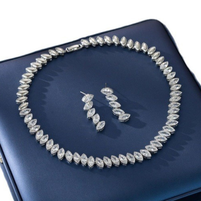 Pendientes y joyas de collar