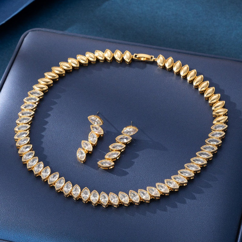 Pendientes y joyas de collar