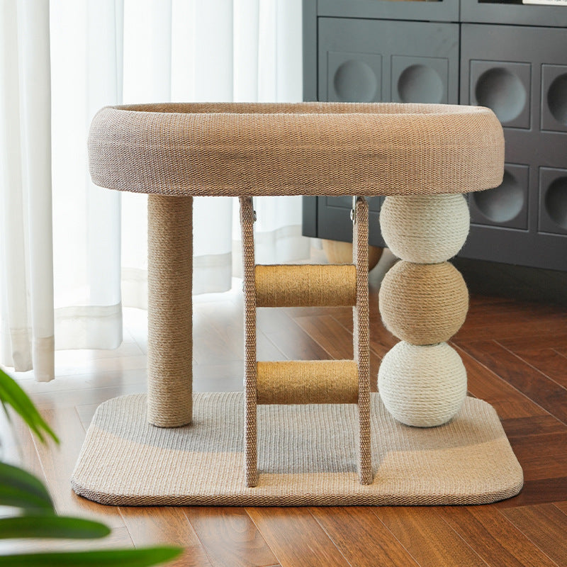 Pequeña torre para gatos