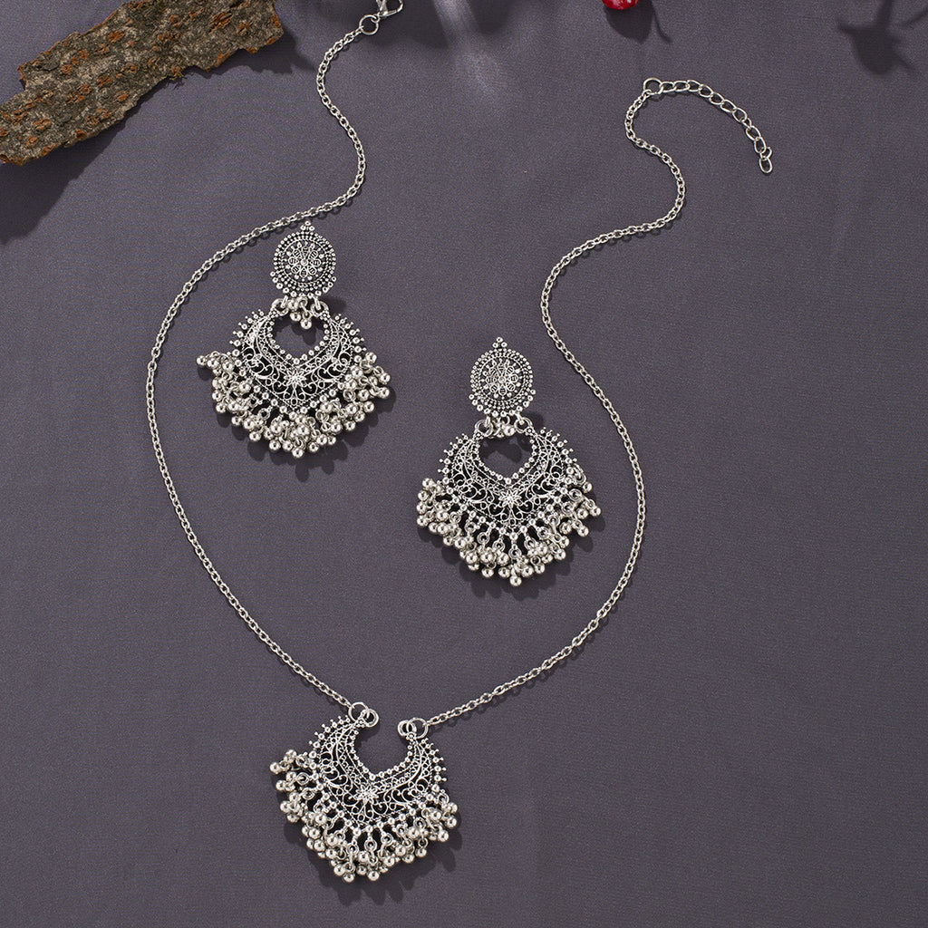Conjunto de pendientes y collar retro bohemios con campanas